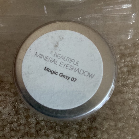 Lavera #7 Magic Gray Eyeshadow - Picture 2 of 2